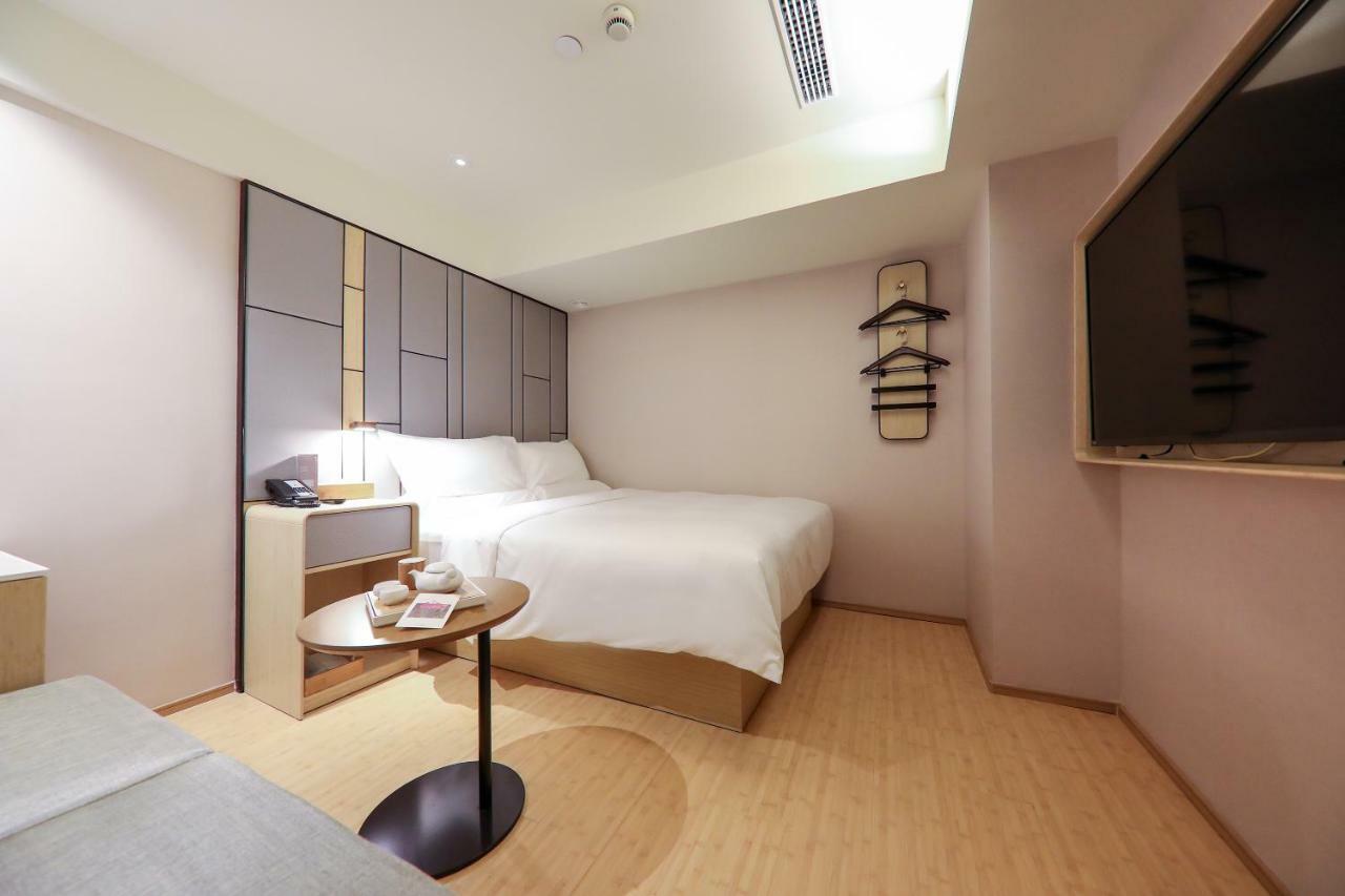 Ji Hotel Shanghai Exteriör bild